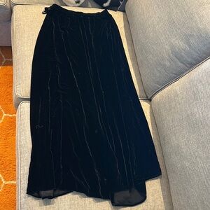 Velvet black skirt